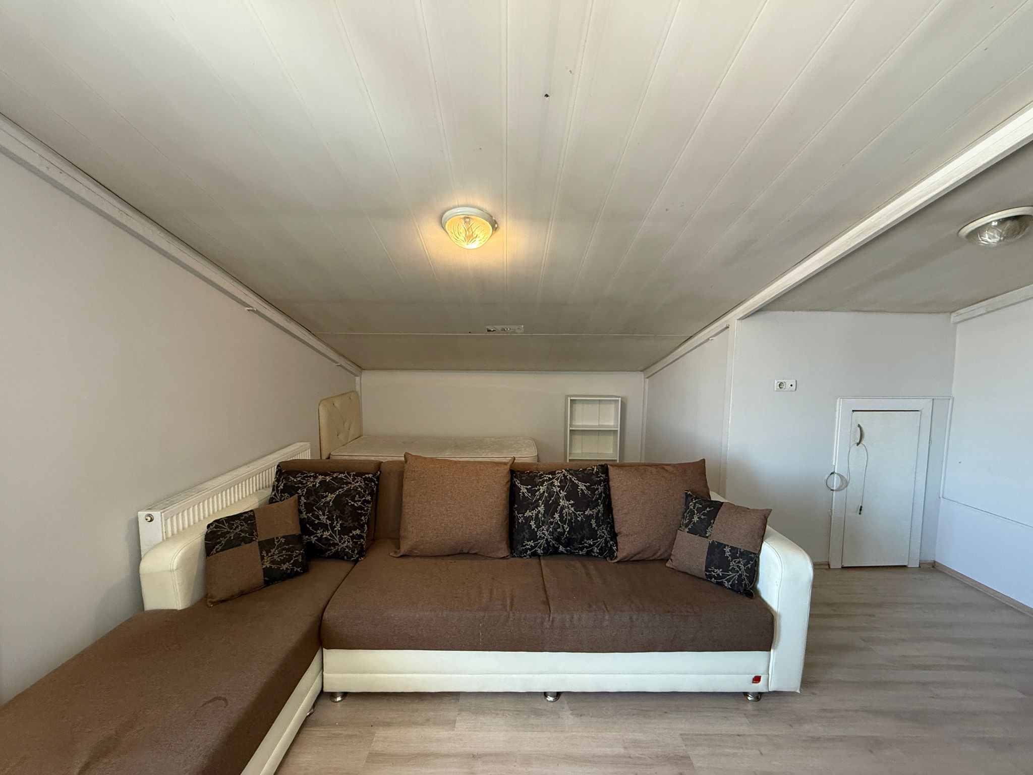 KAMPÜS EMLAK'TAN MERKEZİ KONUMDA 1+0 FIRSAT DAİRE